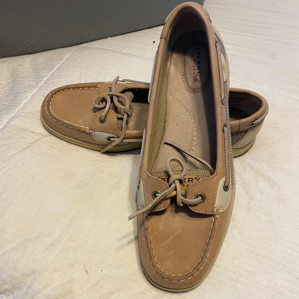 Women’s Sherry boat shoes size 9.5M